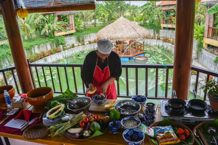 Day 4: Hoi An - Tra Que Vegetable Village - Cooking Class - Hoi An (Breakfast, Lunch)